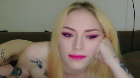 20punkslut online show from May 26, 9:54 pm