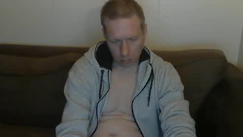 2small4you83 online show from May 27, 1:57 am