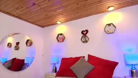 _ambeerrosse_ online show from June 17, 1:16 pm