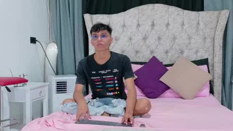 Andres online show from December 8, 7:00 pm
