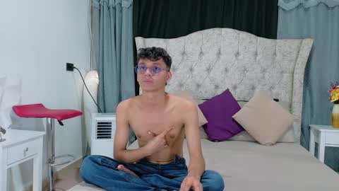 Andres online show from December 11, 7:14 pm