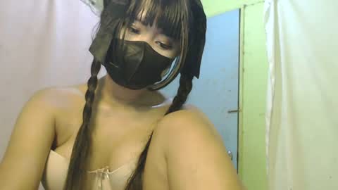 _lilies_gigi_ online show from June 13, 3:28 am