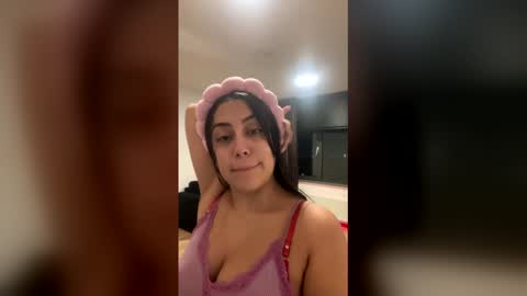Nicolle online show from January 11, 9:10 pm