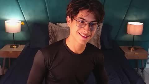 Aaron Ezequiel online show from May 31, 8:10 pm