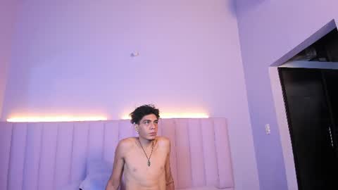 Abril and Julian online show from June 17, 12:10 pm