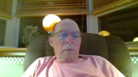 aguynrkfrd online show from July 10, 8:52 am
