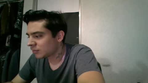 albertoarenas16 online show from May 31, 6:01 am