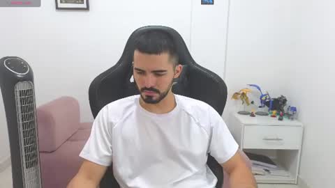 alejandroo_7 online show from July 16, 7:28 pm