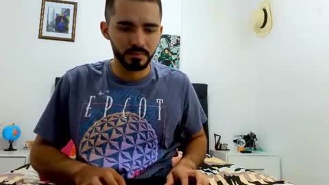 alejandroo_7 online show from August 1, 12:12 am