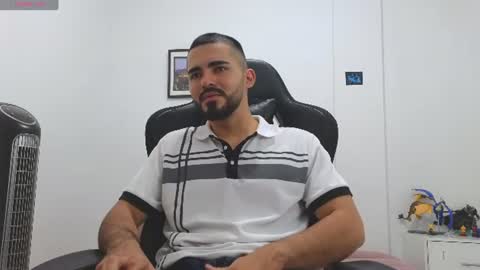 alejandroo_7 online show from June 17, 9:09 pm