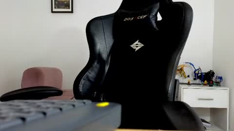 alejandroo_7 online show from July 18, 11:29 pm