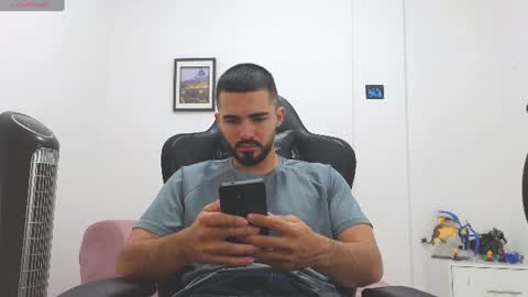 alejandroo_7 online show from June 18, 6:46 pm