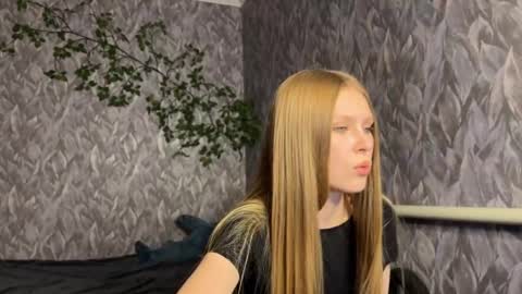 Alexia online show from May 26, 1:50 pm