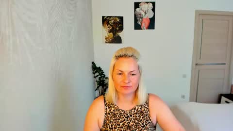 Alicee online show from August 2, 9:11 am