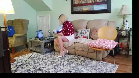 Alicia deHart  Help me reach 1000 Followers. Its FREE online show from May 17, 8:40 pm