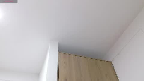 aliciia_23 online show from April 22, 11:01 pm