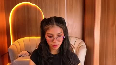 alina_b_ online show from May 5, 8:25 pm