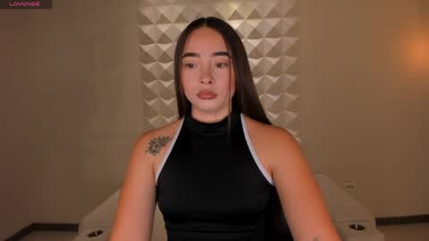 alinakravitz_ online show from June 6, 6:58 pm