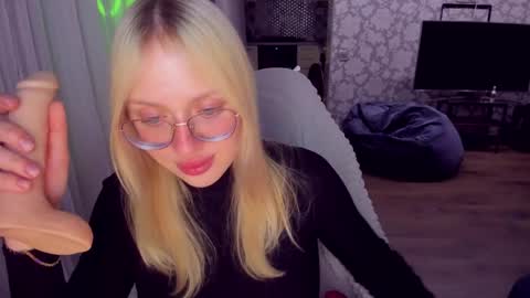 alinaocean online show from June 1, 9:27 pm
