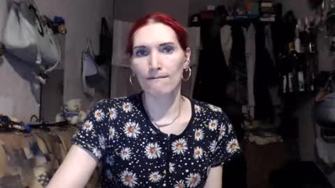Alisa  Marta liska  online show from April 5, 7:00 pm