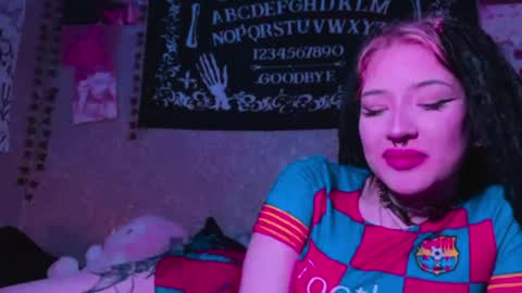 alisha_sky_ online show from June 1, 10:27 am