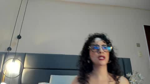Amara Yasbel online show from May 7, 5:41 pm
