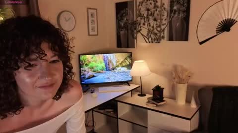 Alivia online show from May 31, 6:09 pm