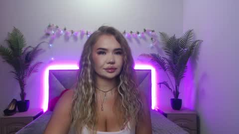 anastacyyellig online show from July 13, 1:31 am