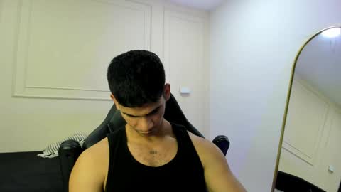 andres_stud online show from May 29, 4:43 am