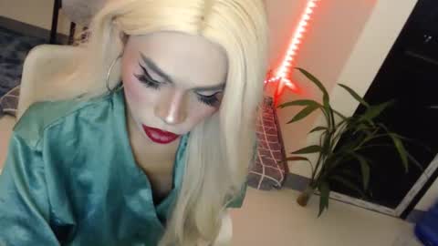 DIVINE ANGEL online show from May 3, 1:00 am