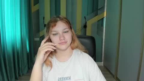 AngelinaLow online show from May 4, 11:28 am