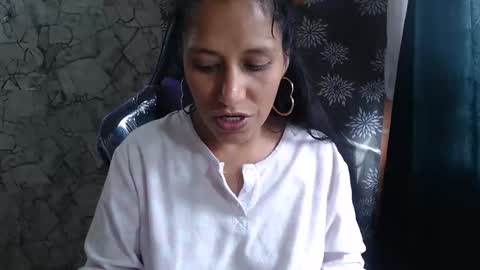 angela online show from May 4, 8:59 pm