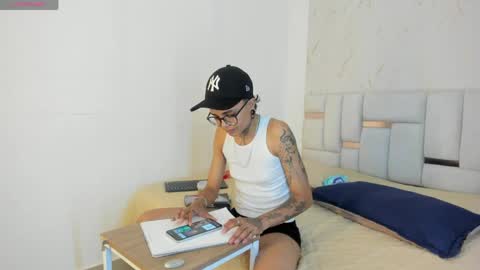 antony_d_ossa online show from May 31, 8:10 pm