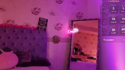 anya_sky_ online show from May 7, 5:47 am