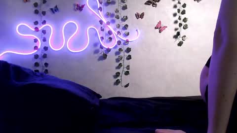 april_nymph online show from May 6, 11:00 pm