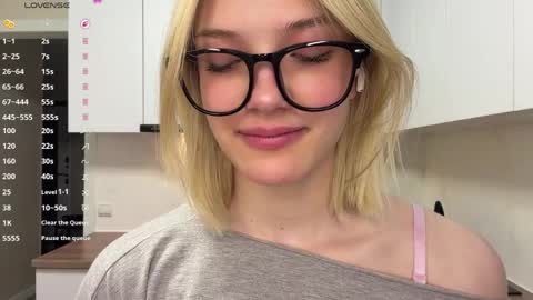 Caroline online show from May 7, 5:52 pm