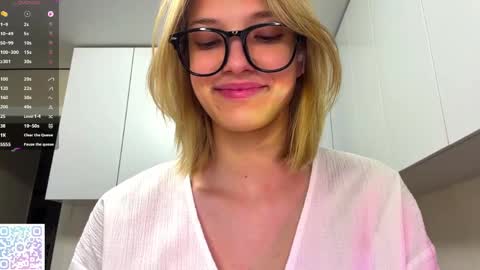 Caroline online show from May 31, 6:09 pm