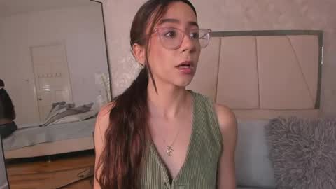 Ari Wilde online show from May 28, 11:30 am