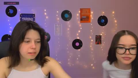 aria_wild_ online show from May 1, 8:52 am