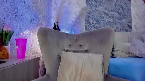 Arianna Collins online show from June 25, 11:59 am
