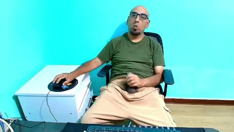 arnelux72 online show from June 3, 5:43 am