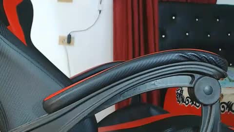 ashelyhots9inches online show from May 28, 4:49 pm