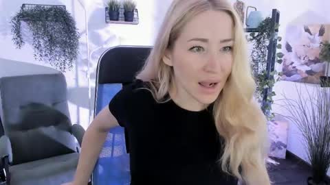 astramonroe online show from June 5, 7:47 am