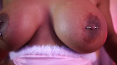 astridvexxx online show from June 17, 3:33 am