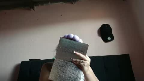 auroa_0785 online show from May 31, 6:53 pm