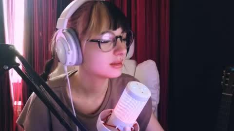 Avriel online show from May 21, 5:36 am