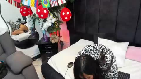 avi_thomsonn_ online show from July 1, 3:48 am