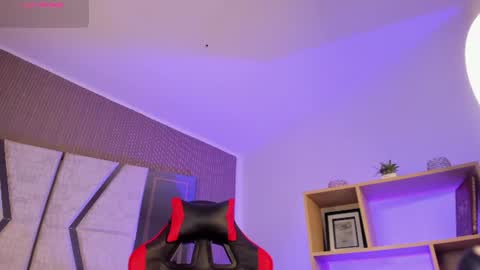 axel_grey_ online show from July 18, 1:13 pm