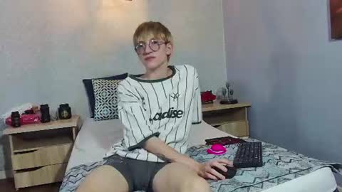 axell_stone online show from June 17, 9:20 pm