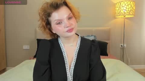 babyyulli online show from June 9, 1:39 am